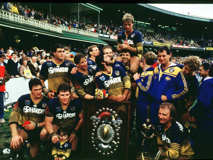 Eels players celebrate the 1986 grand final win.