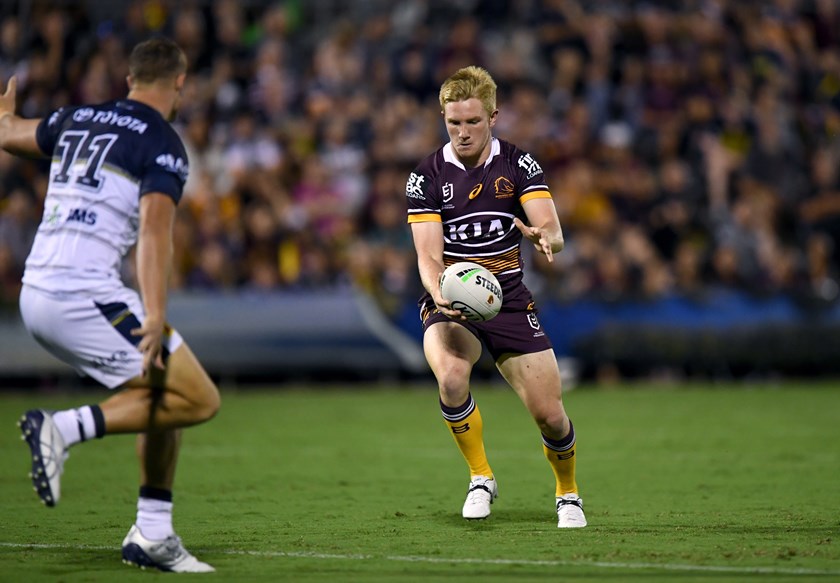 Broncos halfback Tom Dearden.