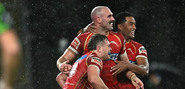 As it happened: Dolphins dance over flat Bulldogs in the wet