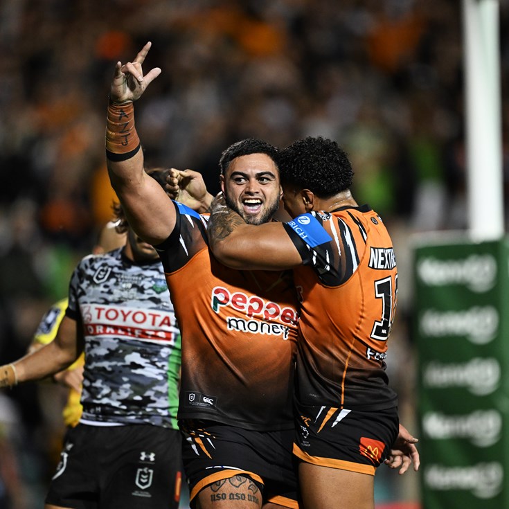 Royce sounds Shark alarm after rumbling through Raiders